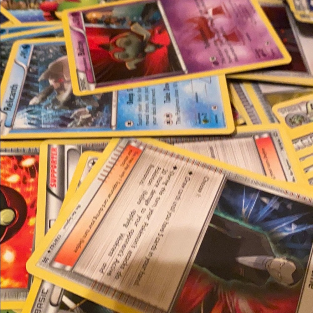 Pokémon tin and cards💯SOLD 💯 - Picture 7 of 8